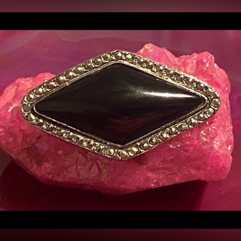 Modern Black & Silver Tone Pin #7717 💋
